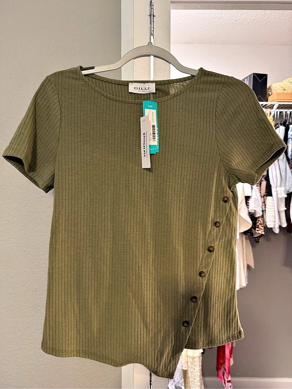 Gilli Ribbed Button Detail Top in Green Size Medium NWT